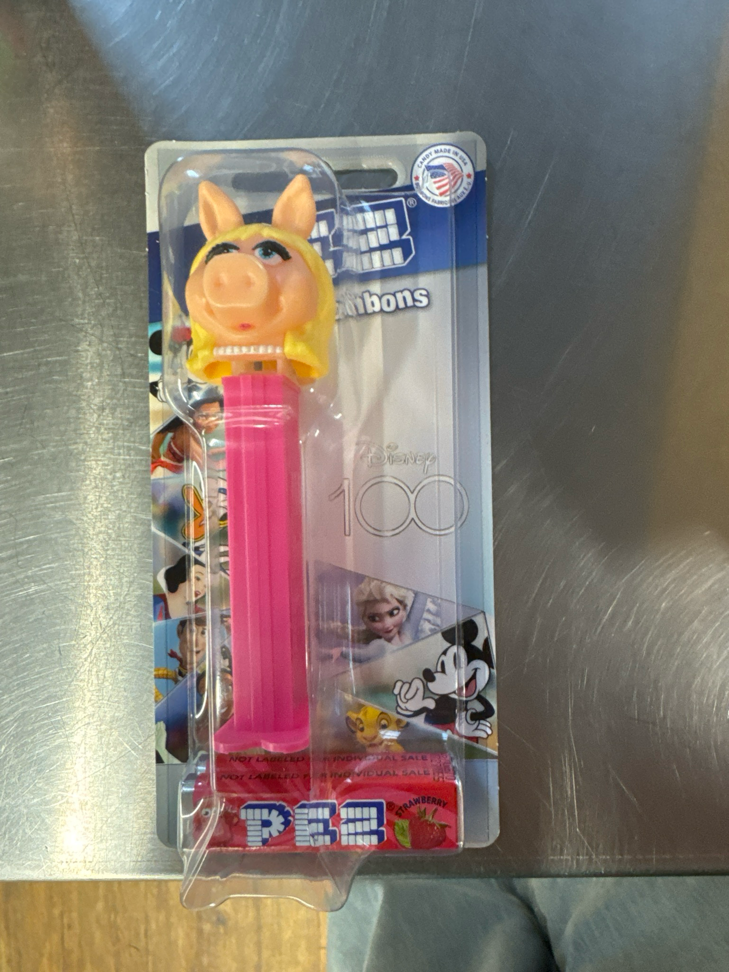 Pez Mickey Mouse, Minnie Mouse, Miss Piggy, Darth Vader, Boba Fett, Dori, Orange Cat